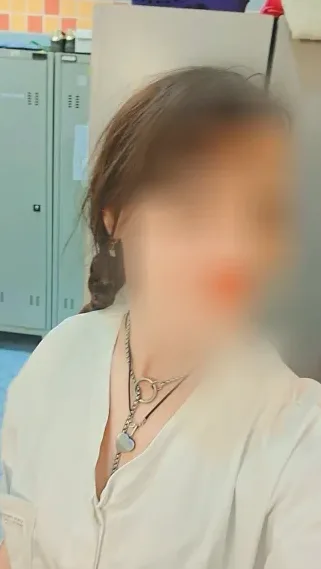 Alexandra, 32