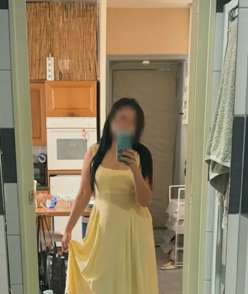 Bettina, 32