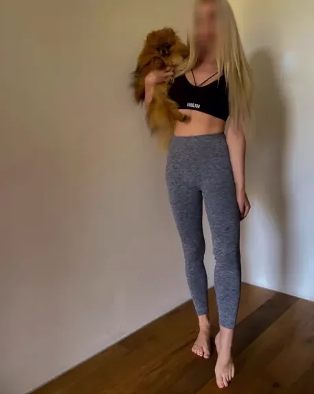 Daniela, 24