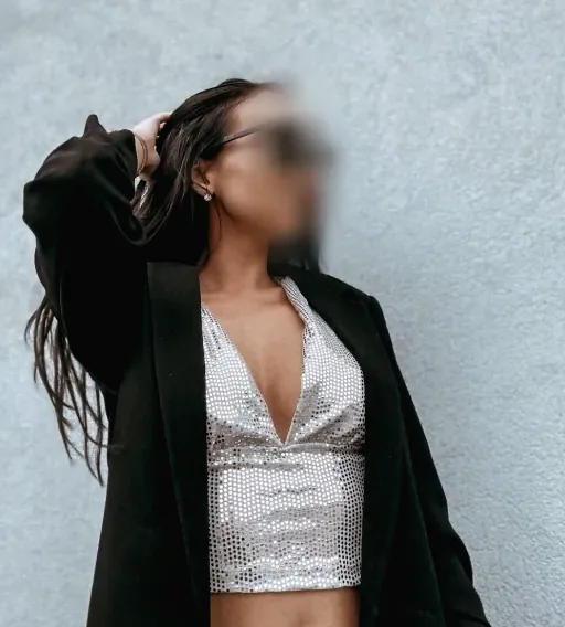 Daniela, 30