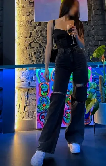 Isabella, 28