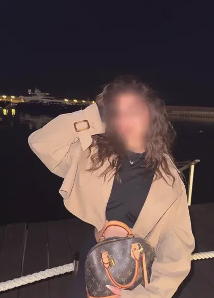 Julia, 29