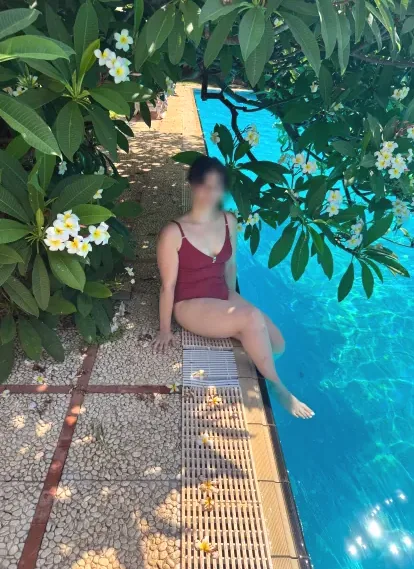 Katrin, 33