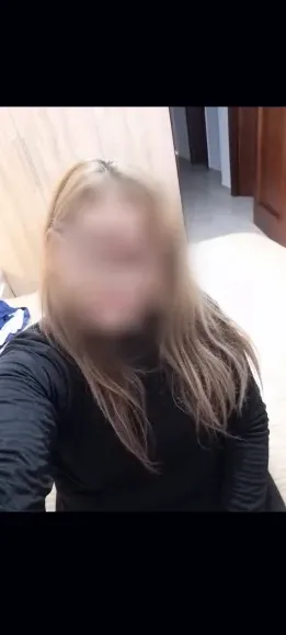 Laura, 40