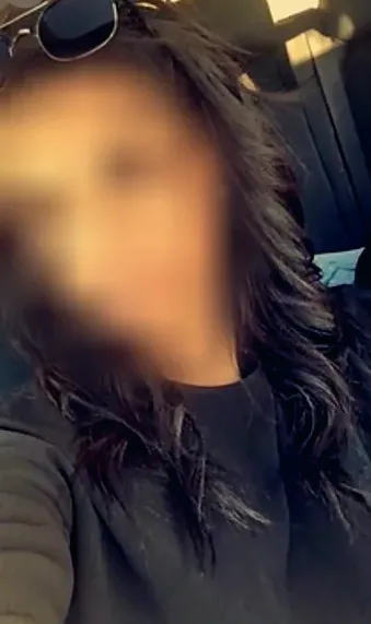 Laura, 20