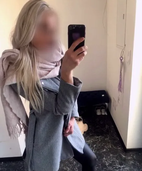Lilly, 24