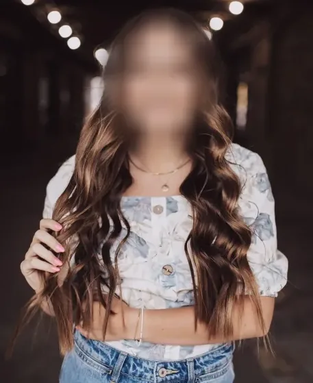 Melanie, 20