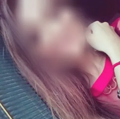 Rosa, 32